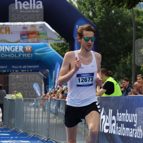 29.06.2025 - hella hamburg halbmarathon Strokosch-Dieckow http://msf.ph/oto/8305689 29.06.2025 10:15:31 Ziel 12673 meine-sportfotos.de