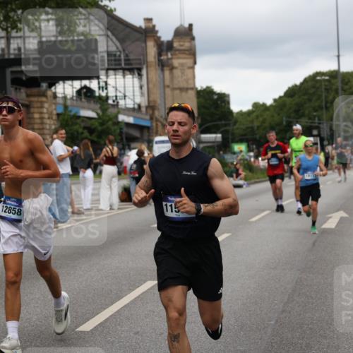 29.06.2025 - hella hamburg halbmarathon Yannick Fuchs http://msf.ph/oto/8305750 29.06.2025 10:50:16 20KM 1877, 2083, 2378, 2741, 3042, 3048, 4152, 4594, 4813, 5287, 5465, 5570, 5721, 5744, 6759, 7037, 7547, 7646, 8311, 8330, 8968, 8996, 9246, 9622, 9884, 9903, 10084, 10093, 10665, 11143, 11554, 11638, 11870, 12590, 12858, 13691, 14588, 14867, 15134, 15407, 16008, 16009, 16043, 16121, 16620, 16625, 16679, 17268, 17468, 17660, 17993, 18117, 18531, 18634, 18867, 18966 meine-sportfotos.de