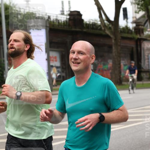 29.06.2025 - hella hamburg halbmarathon Yannick Fuchs http://msf.ph/oto/8305759 29.06.2025 10:50:16 20KM 1877, 2083, 2378, 2741, 3042, 3048, 4152, 4594, 4813, 5287, 5465, 5570, 5721, 5744, 6759, 7037, 7547, 7646, 8311, 8330, 8968, 8996, 9246, 9622, 9884, 9903, 10084, 10093, 10665, 11143, 11554, 11638, 11870, 12590, 12858, 13691, 14588, 14867, 15134, 15407, 16008, 16009, 16043, 16121, 16620, 16625, 16679, 17268, 17468, 17660, 17993, 18117, 18531, 18634, 18867, 18966 meine-sportfotos.de