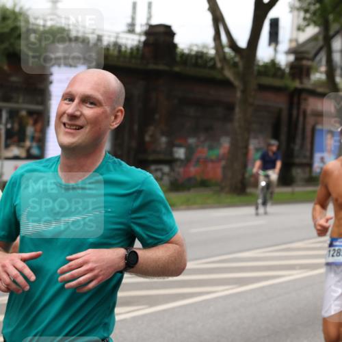 29.06.2025 - hella hamburg halbmarathon Yannick Fuchs http://msf.ph/oto/8305824 29.06.2025 10:50:16 20KM 1877, 2083, 2378, 2741, 3042, 3048, 4152, 4594, 4813, 5287, 5465, 5570, 5721, 5744, 6759, 7037, 7547, 7646, 8311, 8330, 8968, 8996, 9246, 9622, 9884, 9903, 10084, 10093, 10665, 11143, 11554, 11638, 11870, 12590, 12858, 13691, 14588, 14867, 15134, 15407, 16008, 16009, 16043, 16121, 16620, 16625, 16679, 17268, 17468, 17660, 17993, 18117, 18531, 18634, 18867, 18966 meine-sportfotos.de