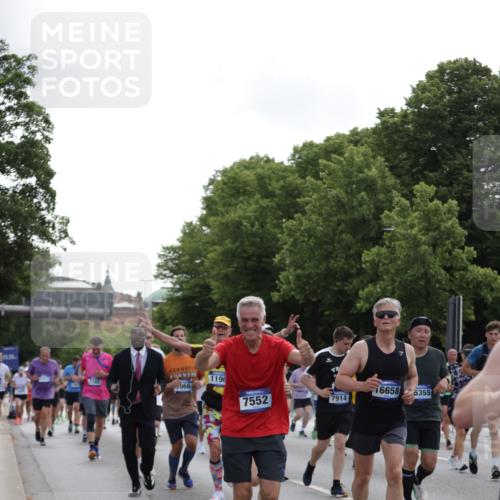 29.06.2025 - hella hamburg halbmarathon Jannik Wohlers http://msf.ph/oto/8305852 29.06.2025 10:37:46 Lombardsbrücke 1196, 1394, 1457, 1596, 1742, 1901, 1966, 2498, 2786, 3242, 3338, 3716, 3880, 4414, 4921, 5300, 5713, 6199, 6200, 6697, 6751, 6930, 7118, 7165, 7552, 7629, 7868, 7914, 8198, 8199, 8539, 8615, 8696, 9350, 9391, 10025, 10584, 11152, 11421, 11479, 11812, 12573, 12675, 12892, 12997, 13103, 13442, 13833, 14016, 14163, 14406, 15329, 15355, 15417, 15562, 15762, 16061, 16220, 16465, 16658, 16876, 16942, 17053, 18572, 18592, 18937 meine-sportfotos.de