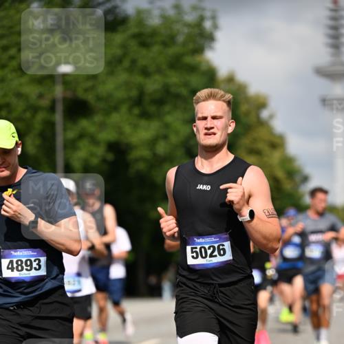 29.06.2025 - hella hamburg halbmarathon Dr. Thomas Lammeyer http://msf.ph/oto/8305898 29.06.2025 09:54:24 Kennedybrücke 1209, 1441, 1677, 1697, 2546, 2579, 3056, 3626, 4205, 4229, 4380, 4888, 4889, 4893, 5026, 5087, 5472, 5506, 5508, 5752, 5916, 6080, 6429, 6639, 6686, 6687, 7026, 7110, 8091, 8122, 8574, 8958, 8966, 10064, 10783, 11281, 11284, 11305 meine-sportfotos.de