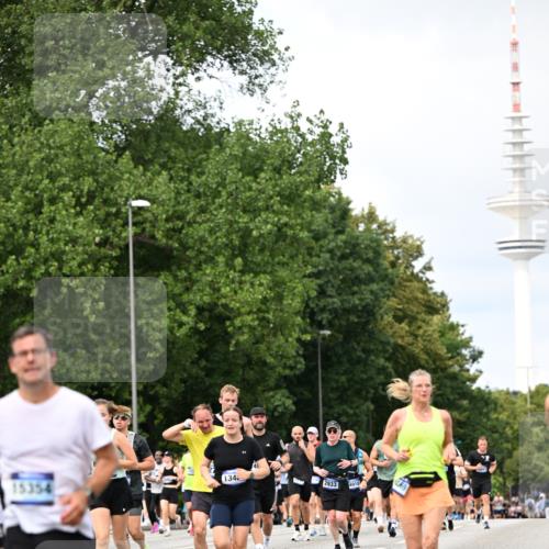 29.06.2025 - hella hamburg halbmarathon Dr. Thomas Lammeyer http://msf.ph/oto/8305926 29.06.2025 10:38:09 Kennedybrücke 1189, 1275, 1764, 1787, 2038, 2276, 2464, 2496, 2526, 2933, 3264, 3340, 3345, 3848, 4445, 4807, 4824, 4826, 5096, 5141, 5557, 5566, 5569, 5691, 5821, 5822, 5887, 6364, 6515, 6516, 6574, 6956, 7027, 7565, 7633, 7653, 7982, 8157, 8277, 8282, 8349, 8375, 8377, 8383, 8401, 8620, 9094, 9438, 9875, 9995, 10007, 10048, 10071, 10561, 10564, 10800, 11229, 11237, 11338 meine-sportfotos.de