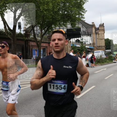 29.06.2025 - hella hamburg halbmarathon Yannick Fuchs http://msf.ph/oto/8305944 29.06.2025 10:50:17 20KM 1877, 2083, 2378, 2741, 3042, 4152, 4594, 4813, 5287, 5570, 5721, 5744, 6759, 7037, 7547, 7646, 8311, 8330, 8968, 8996, 9246, 9622, 9884, 9903, 10084, 10093, 10665, 11143, 11554, 11638, 11870, 12590, 12858, 13691, 14408, 14588, 14867, 15134, 15407, 16008, 16009, 16043, 16121, 16620, 16625, 16679, 17268, 17468, 17660, 17993, 18117, 18531, 18634, 18867, 18899, 18966 meine-sportfotos.de
