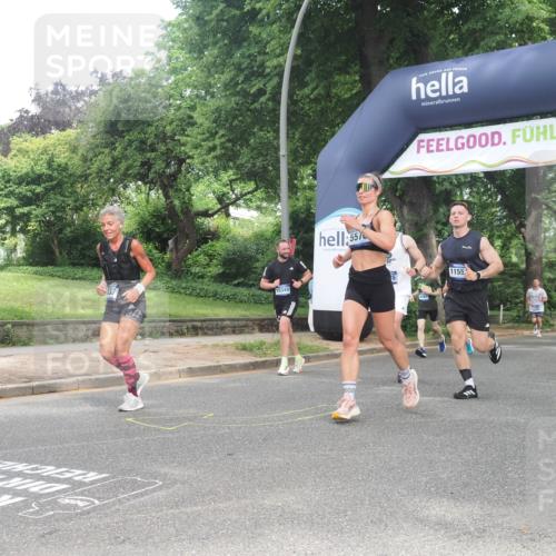 29.06.2025 - hella hamburg halbmarathon KatJ http://msf.ph/oto/8305960 29.06.2025 10:43:58 Zwischen KM18-KM19 2417, 2676, 4833, 4940, 4951, 5570, 6835 meine-sportfotos.de