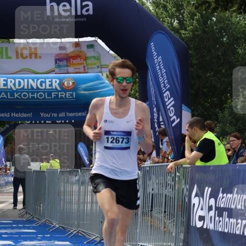 29.06.2025 - hella hamburg halbmarathon Strokosch-Dieckow http://msf.ph/oto/8305978 29.06.2025 10:15:31 Ziel 12673 meine-sportfotos.de