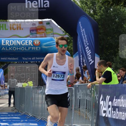 29.06.2025 - hella hamburg halbmarathon Strokosch-Dieckow http://msf.ph/oto/8306037 29.06.2025 10:15:31 Ziel 12673 meine-sportfotos.de