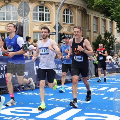 29.06.2025 - hella hamburg halbmarathon Strokosch-Dieckow http://msf.ph/oto/8306065 29.06.2025 10:55:52 Ziel 1179, 2612, 3256, 3668, 4772, 6569, 7147, 7221, 7976, 8968, 9246, 10084, 12858, 13474, 14867, 15184, 15868, 15884, 16176, 16401, 16434, 16786, 18125, 18867, 19047 meine-sportfotos.de