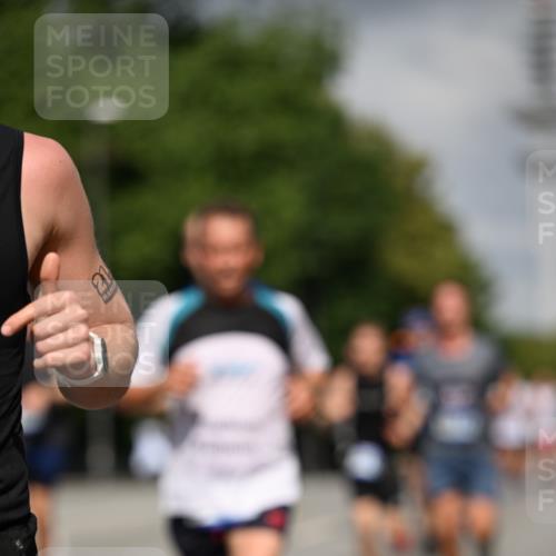 29.06.2025 - hella hamburg halbmarathon Dr. Thomas Lammeyer http://msf.ph/oto/8306073 29.06.2025 09:54:25 Kennedybrücke 1209, 1441, 1677, 1697, 2546, 2579, 3056, 3626, 4205, 4229, 4380, 4888, 4889, 4893, 5026, 5087, 5472, 5506, 5508, 5752, 5916, 6080, 6429, 6639, 6686, 6687, 6721, 7026, 7110, 7284, 8091, 8122, 8319, 8574, 8966, 9313, 10064, 10783, 11281, 11284 meine-sportfotos.de