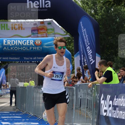 29.06.2025 - hella hamburg halbmarathon Strokosch-Dieckow http://msf.ph/oto/8306080 29.06.2025 10:15:31 Ziel 12673 meine-sportfotos.de
