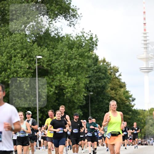 29.06.2025 - hella hamburg halbmarathon Dr. Thomas Lammeyer http://msf.ph/oto/8306094 29.06.2025 10:38:10 Kennedybrücke 1189, 1275, 1764, 1787, 2038, 2276, 2464, 2496, 2526, 2933, 3264, 3340, 3345, 3848, 4445, 4807, 4824, 4826, 5096, 5141, 5557, 5566, 5569, 5691, 5821, 5822, 5887, 6364, 6515, 6516, 6574, 6956, 7027, 7565, 7633, 7653, 7982, 8157, 8277, 8282, 8349, 8375, 8377, 8383, 8401, 9094, 9875, 9995, 10007, 10048, 10071, 10561, 10564, 11229, 11237, 11338 meine-sportfotos.de