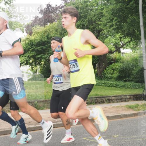 29.06.2025 - hella hamburg halbmarathon KatJ http://msf.ph/oto/8306135 29.06.2025 10:14:32 Zwischen KM18-KM19 7331 meine-sportfotos.de