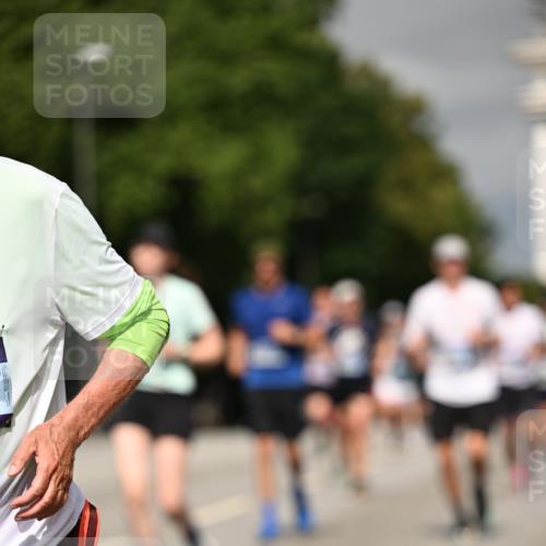 29.06.2025 - hella hamburg halbmarathon Dr. Thomas Lammeyer http://msf.ph/oto/8306161 29.06.2025 10:16:41 Kennedybrücke 1020, 1051, 2531, 2942, 3360, 3363, 4532, 5150, 6489, 7014, 7873, 7907, 8398, 8405, 8917, 9705, 10067, 10402, 10409, 11025 meine-sportfotos.de