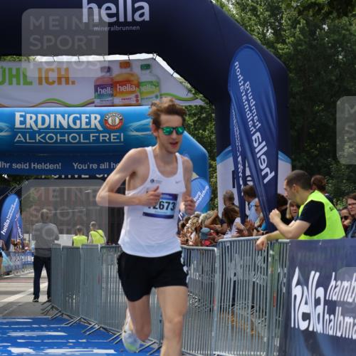 29.06.2025 - hella hamburg halbmarathon Strokosch-Dieckow http://msf.ph/oto/8306167 29.06.2025 10:15:31 Ziel 12673 meine-sportfotos.de