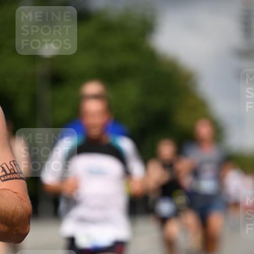 29.06.2025 - hella hamburg halbmarathon Dr. Thomas Lammeyer http://msf.ph/oto/8306201 29.06.2025 09:54:26 Kennedybrücke 1441, 1677, 1697, 2546, 2579, 3056, 3626, 4229, 4380, 4888, 4889, 4893, 5026, 5087, 5472, 5506, 5508, 5752, 5916, 6080, 6429, 6639, 6686, 6687, 6721, 7026, 7110, 7116, 7284, 7635, 8091, 8122, 8319, 8574, 8966, 9313, 10064, 10783, 11281, 11284 meine-sportfotos.de