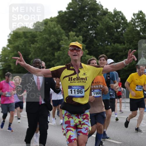 29.06.2025 - hella hamburg halbmarathon Jannik Wohlers http://msf.ph/oto/8306249 29.06.2025 10:37:49 Lombardsbrücke 1196, 1394, 1457, 1596, 1742, 1791, 1901, 1966, 2113, 2498, 2786, 3010, 3242, 3286, 3338, 3635, 3636, 3716, 4414, 4921, 5300, 5713, 6199, 6200, 6751, 6930, 7118, 7165, 7552, 7629, 7868, 7914, 8198, 8199, 8539, 8615, 8696, 8718, 9350, 9391, 10584, 11152, 11812, 12573, 12675, 12677, 12892, 12997, 13103, 13442, 13833, 14016, 14163, 14406, 15101, 15329, 15355, 15417, 15562, 15762, 16061, 16220, 16465, 16658, 16876, 16942, 17053, 18592, 18937 meine-sportfotos.de