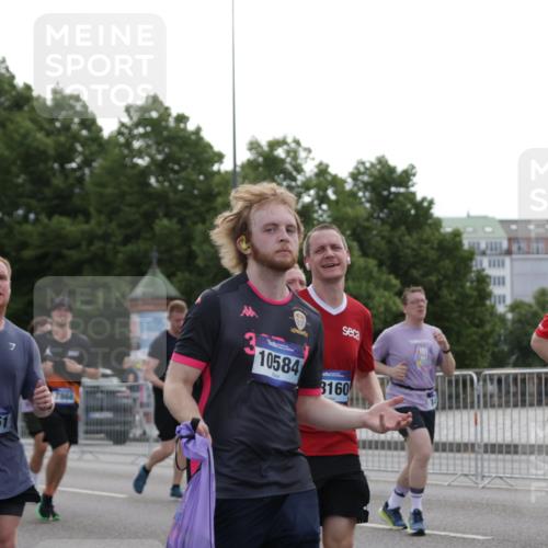 29.06.2025 - hella hamburg halbmarathon Jannik Wohlers http://msf.ph/oto/8306258 29.06.2025 10:37:54 Lombardsbrücke 1196, 1394, 1457, 1596, 1742, 1791, 1966, 2113, 2151, 2498, 3010, 3094, 3095, 3242, 3286, 3338, 3635, 3636, 3716, 3777, 3841, 4159, 4414, 4883, 5085, 5089, 5155, 5300, 5713, 5735, 6199, 6200, 6751, 6930, 7117, 7165, 7552, 7868, 7914, 8539, 8615, 8696, 8718, 9424, 9699, 10584, 11728, 11812, 12116, 12573, 12675, 12677, 12892, 13103, 13200, 13442, 13833, 14016, 14163, 14406, 15101, 15355, 15417, 16061, 16465, 16658, 16708, 16876, 16942, 17053, 17091, 18592 meine-sportfotos.de