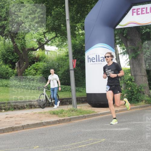 29.06.2025 - hella hamburg halbmarathon KatJ http://msf.ph/oto/8306272 29.06.2025 10:14:33 Zwischen KM18-KM19 7331 meine-sportfotos.de