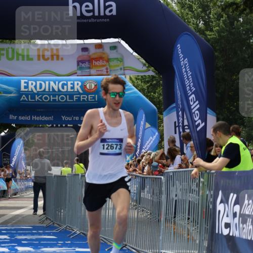 29.06.2025 - hella hamburg halbmarathon Strokosch-Dieckow http://msf.ph/oto/8306296 29.06.2025 10:15:31 Ziel 12673 meine-sportfotos.de