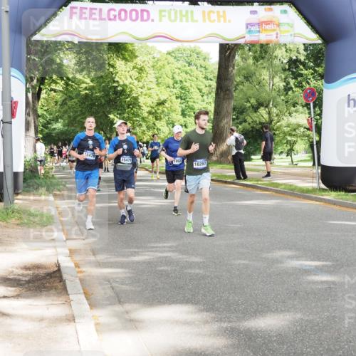 29.06.2025 - hella hamburg halbmarathon MichiJ http://msf.ph/oto/8306317 29.06.2025 10:35:31 Zwischen KM18-KM19 1592, 3852, 12685, 14482, 15479, 15714 meine-sportfotos.de