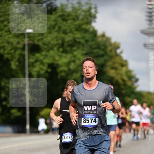 29.06.2025 - hella hamburg halbmarathon Dr. Thomas Lammeyer http://msf.ph/oto/8306329 29.06.2025 09:54:27 Kennedybrücke 1441, 1677, 1697, 1962, 2546, 2579, 3056, 3626, 4229, 4380, 4888, 4889, 4893, 5026, 5087, 5472, 5506, 5752, 5916, 6080, 6429, 6639, 6686, 6687, 6721, 6901, 7026, 7110, 7116, 7284, 7635, 8091, 8122, 8319, 8574, 8966, 9313, 10064, 10783, 11284 meine-sportfotos.de