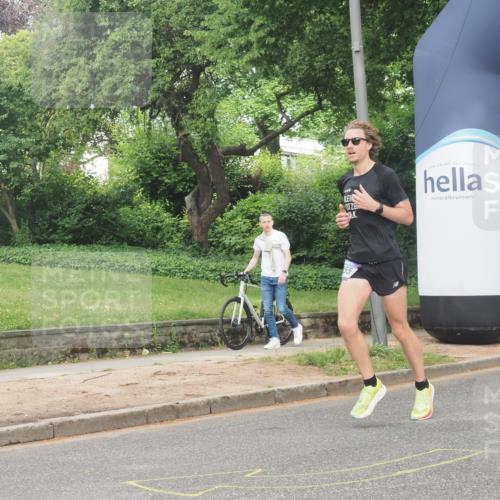 29.06.2025 - hella hamburg halbmarathon KatJ http://msf.ph/oto/8306411 29.06.2025 10:14:34 Zwischen KM18-KM19 7331, 7855 meine-sportfotos.de