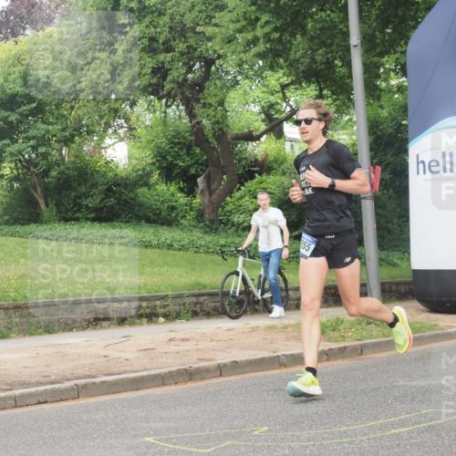 29.06.2025 - hella hamburg halbmarathon KatJ http://msf.ph/oto/8306422 29.06.2025 10:14:34 Zwischen KM18-KM19 7331, 7855 meine-sportfotos.de