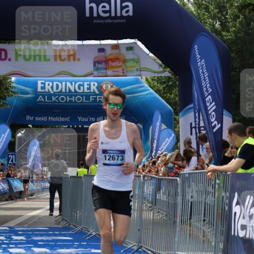 29.06.2025 - hella hamburg halbmarathon Strokosch-Dieckow http://msf.ph/oto/8306428 29.06.2025 10:15:31 Ziel 12673 meine-sportfotos.de