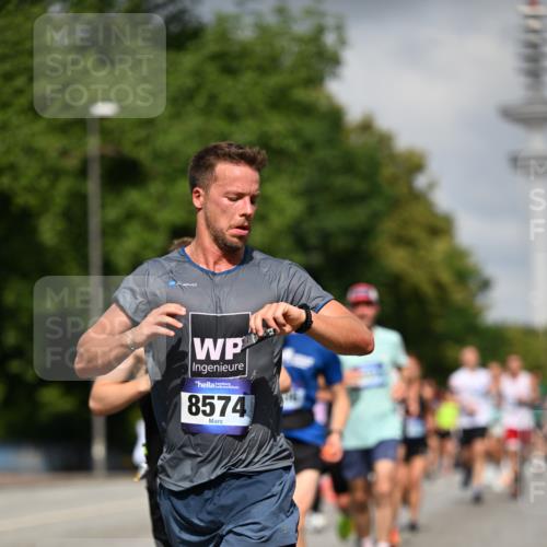 29.06.2025 - hella hamburg halbmarathon Dr. Thomas Lammeyer http://msf.ph/oto/8306437 29.06.2025 09:54:28 Kennedybrücke 1441, 1677, 1697, 1962, 2546, 2579, 3056, 3626, 4229, 4888, 4889, 4893, 5026, 5087, 5472, 5506, 5752, 5916, 6080, 6429, 6639, 6686, 6687, 6721, 6901, 7110, 7116, 7284, 7635, 8091, 8122, 8319, 8574, 8966, 9313, 10064, 10783, 11284 meine-sportfotos.de