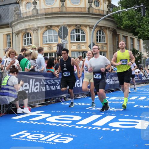 29.06.2025 - hella hamburg halbmarathon Strokosch-Dieckow http://msf.ph/oto/8306445 29.06.2025 10:55:58 Ziel 1180, 2612, 3042, 3058, 3668, 4772, 7147, 7594, 7976, 8968, 9246, 10084, 14867, 15184, 15868, 15884, 16176, 17640, 18212 meine-sportfotos.de