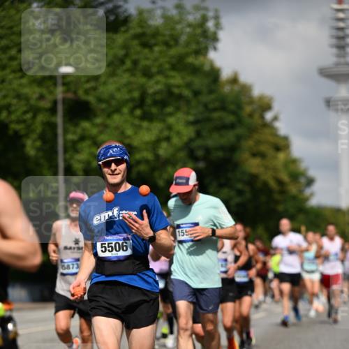 29.06.2025 - hella hamburg halbmarathon Dr. Thomas Lammeyer http://msf.ph/oto/8306512 29.06.2025 09:54:29 Kennedybrücke 1256, 1441, 1677, 1962, 2546, 2579, 3056, 3626, 4229, 4888, 4889, 4893, 5026, 5087, 5472, 5506, 5752, 5916, 6080, 6429, 6639, 6687, 6721, 6901, 7110, 7116, 7284, 7635, 8091, 8122, 8319, 8574, 8966, 9313, 10064, 10469, 10783, 11284 meine-sportfotos.de
