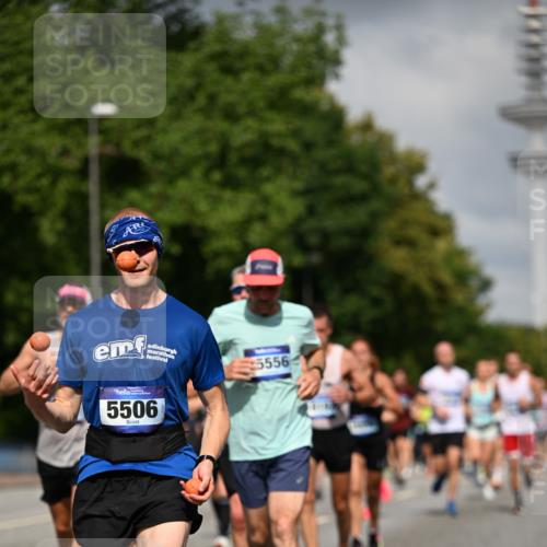 29.06.2025 - hella hamburg halbmarathon Dr. Thomas Lammeyer http://msf.ph/oto/8306546 29.06.2025 09:54:29 Kennedybrücke 1256, 1441, 1677, 1962, 2546, 2579, 3056, 3626, 4229, 4888, 4889, 4893, 5026, 5087, 5472, 5506, 5752, 5916, 6080, 6429, 6639, 6687, 6721, 6901, 7110, 7116, 7284, 7635, 8091, 8122, 8319, 8574, 8966, 9313, 10064, 10469, 10783, 11284 meine-sportfotos.de