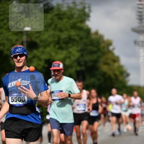 29.06.2025 - hella hamburg halbmarathon Dr. Thomas Lammeyer http://msf.ph/oto/8306568 29.06.2025 09:54:30 Kennedybrücke 1256, 1441, 1677, 1962, 2546, 2579, 3056, 4888, 4889, 4893, 5026, 5087, 5472, 5506, 5752, 5916, 6080, 6429, 6639, 6721, 6901, 7110, 7116, 7284, 7635, 8091, 8122, 8319, 8574, 8966, 9313, 10064, 10469, 10783, 11284 meine-sportfotos.de