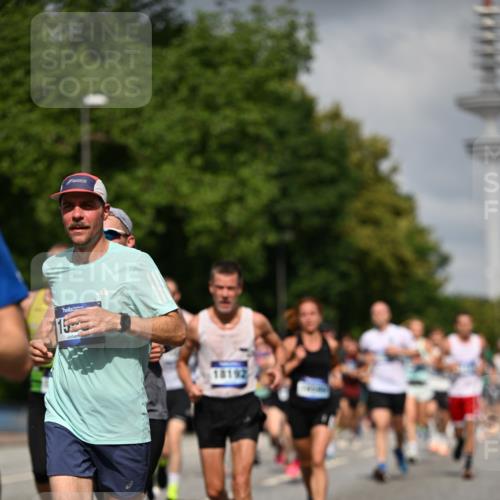 29.06.2025 - hella hamburg halbmarathon Dr. Thomas Lammeyer http://msf.ph/oto/8306609 29.06.2025 09:54:30 Kennedybrücke 1256, 1441, 1677, 1962, 2546, 2579, 3056, 4888, 4889, 4893, 5026, 5087, 5472, 5506, 5752, 5916, 6080, 6429, 6639, 6721, 6901, 7110, 7116, 7284, 7635, 8091, 8122, 8319, 8574, 8966, 9313, 10064, 10469, 10783, 11284 meine-sportfotos.de