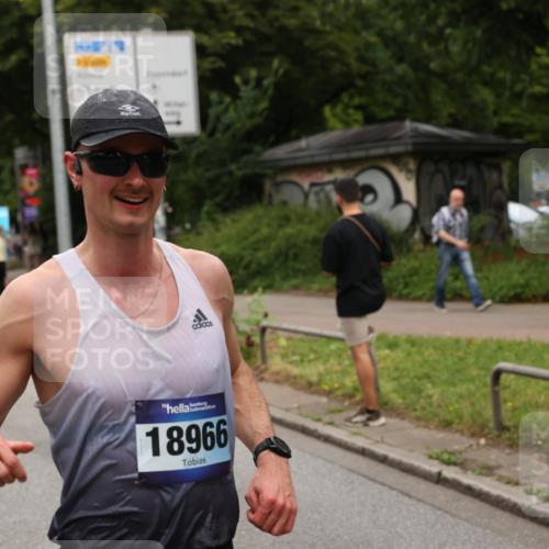 29.06.2025 - hella hamburg halbmarathon Yannick Fuchs http://msf.ph/oto/8306766 29.06.2025 10:50:21 20KM 1583, 1877, 2083, 2378, 2741, 4152, 4594, 4813, 5418, 5570, 5721, 5744, 6759, 7037, 7547, 7646, 8330, 8968, 8996, 9246, 9622, 9884, 9903, 10084, 10093, 10665, 11143, 11554, 11870, 12348, 12590, 12712, 12858, 13691, 14408, 14588, 14867, 15134, 15407, 16008, 16009, 16043, 16121, 16620, 16679, 17268, 17468, 17660, 17993, 18117, 18531, 18719, 18867, 18899, 18966, 19091 meine-sportfotos.de