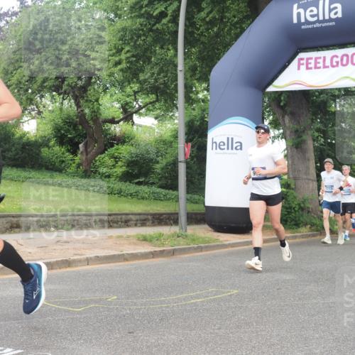29.06.2025 - hella hamburg halbmarathon KatJ http://msf.ph/oto/8306788 29.06.2025 10:44:05 Zwischen KM18-KM19 1719, 2883, 4951 meine-sportfotos.de