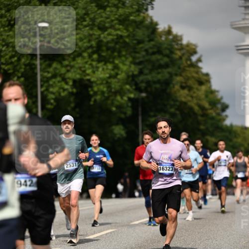 29.06.2025 - hella hamburg halbmarathon Dr. Thomas Lammeyer http://msf.ph/oto/8306806 29.06.2025 10:16:47 Kennedybrücke 1020, 1051, 2531, 2942, 3360, 3363, 4187, 4532, 6489, 7014, 7873, 8398, 8405, 8917, 9705, 10067, 10409, 11025 meine-sportfotos.de