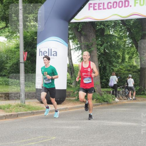 29.06.2025 - hella hamburg halbmarathon KatJ http://msf.ph/oto/8306827 29.06.2025 10:14:39 Zwischen KM18-KM19 2892, 7142, 7855 meine-sportfotos.de