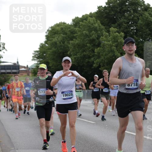 29.06.2025 - hella hamburg halbmarathon Jannik Wohlers http://msf.ph/oto/8306828 29.06.2025 10:38:00 Lombardsbrücke 1457, 1596, 1721, 1742, 1791, 2113, 2151, 2498, 3010, 3094, 3095, 3242, 3286, 3338, 3635, 3636, 3716, 3777, 3841, 4139, 4155, 4159, 4883, 5085, 5089, 5155, 5300, 5617, 5684, 5735, 6200, 6751, 6930, 7117, 7371, 7561, 7692, 7868, 8635, 8718, 9424, 9699, 10584, 11728, 11812, 12116, 12675, 12677, 13000, 13200, 13823, 13833, 14016, 14096, 14406, 15101, 15417, 15644, 16061, 16174, 16214, 16465, 16708, 16942, 17091, 17478, 18709 meine-sportfotos.de