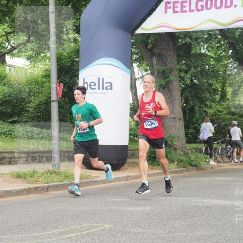 29.06.2025 - hella hamburg halbmarathon KatJ http://msf.ph/oto/8306852 29.06.2025 10:14:39 Zwischen KM18-KM19 2892, 7142, 7855 meine-sportfotos.de