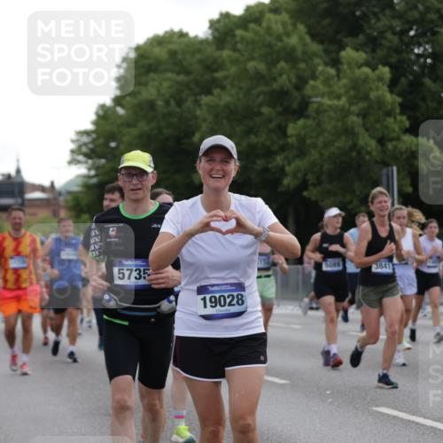 29.06.2025 - hella hamburg halbmarathon Jannik Wohlers http://msf.ph/oto/8306862 29.06.2025 10:38:01 Lombardsbrücke 1457, 1596, 1721, 1742, 1791, 2113, 2151, 2498, 3010, 3094, 3095, 3216, 3286, 3338, 3635, 3636, 3716, 3777, 3841, 4139, 4155, 4159, 4883, 5085, 5089, 5155, 5300, 5617, 5684, 5735, 6200, 6751, 6930, 7117, 7371, 7561, 7692, 7868, 8635, 8718, 9424, 9699, 10584, 11728, 11812, 12116, 12577, 12675, 12677, 13000, 13200, 13823, 13833, 14016, 14096, 14406, 15101, 15417, 15644, 16061, 16174, 16214, 16465, 16708, 16942, 17091, 17478, 18709 meine-sportfotos.de