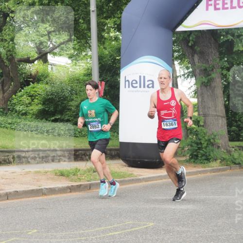 29.06.2025 - hella hamburg halbmarathon KatJ http://msf.ph/oto/8306887 29.06.2025 10:14:40 Zwischen KM18-KM19 2892, 7142, 7855 meine-sportfotos.de