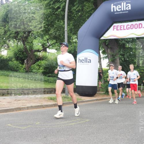 29.06.2025 - hella hamburg halbmarathon KatJ http://msf.ph/oto/8306898 29.06.2025 10:44:05 Zwischen KM18-KM19 1719, 2883, 4951 meine-sportfotos.de