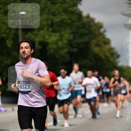 29.06.2025 - hella hamburg halbmarathon Dr. Thomas Lammeyer http://msf.ph/oto/8306935 29.06.2025 10:16:50 Kennedybrücke 1020, 1051, 2531, 2942, 3360, 4187, 4532, 6489, 7014, 7873, 8398, 8405, 9705, 10409, 10581 meine-sportfotos.de