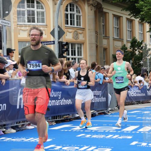 29.06.2025 - hella hamburg halbmarathon Strokosch-Dieckow http://msf.ph/oto/8306944 29.06.2025 10:56:06 Ziel 1180, 3042, 3058, 4594, 4813, 5492, 5570, 7594, 8330, 8639, 9907, 12545, 14363, 15484, 16113, 16176, 16634, 17468, 17640, 17642, 18212 meine-sportfotos.de