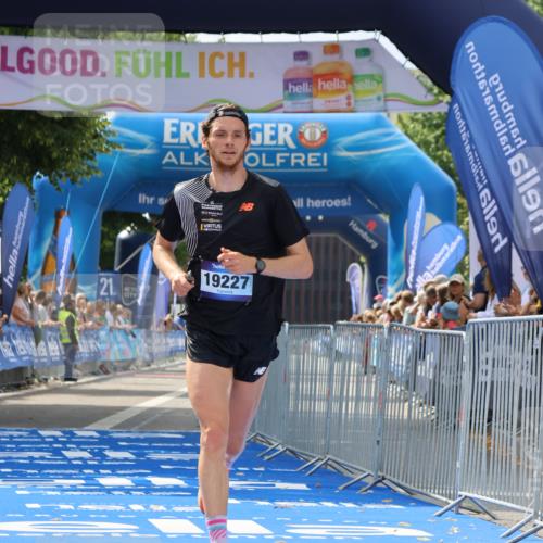 29.06.2025 - hella hamburg halbmarathon Strokosch-Dieckow http://msf.ph/oto/8306991 29.06.2025 10:14:27 Ziel 19227 meine-sportfotos.de