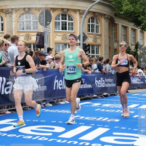 29.06.2025 - hella hamburg halbmarathon Strokosch-Dieckow http://msf.ph/oto/8306995 29.06.2025 10:56:08 Ziel 1180, 1193, 3042, 3058, 4594, 4813, 5465, 5492, 5570, 7594, 8330, 8639, 9903, 9907, 10789, 12348, 12545, 14363, 15484, 16113, 16634, 17468, 17640, 17642, 18212, 19152 meine-sportfotos.de