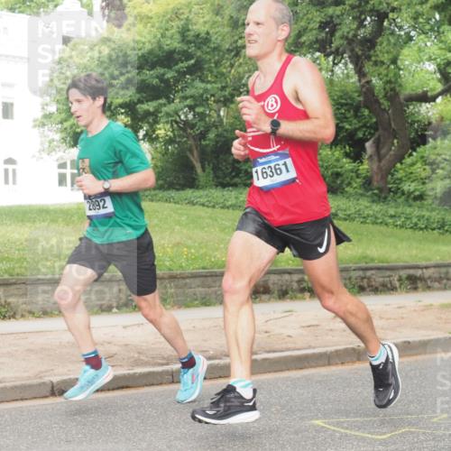 29.06.2025 - hella hamburg halbmarathon KatJ http://msf.ph/oto/8307016 29.06.2025 10:14:41 Zwischen KM18-KM19 2892, 7142, 7855 meine-sportfotos.de