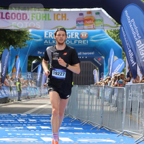 29.06.2025 - hella hamburg halbmarathon Strokosch-Dieckow http://msf.ph/oto/8307045 29.06.2025 10:14:27 Ziel 19227 meine-sportfotos.de