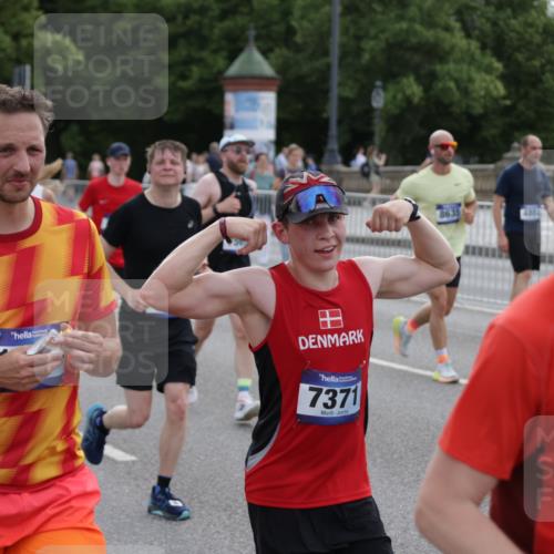 29.06.2025 - hella hamburg halbmarathon Jannik Wohlers http://msf.ph/oto/8307097 29.06.2025 10:38:09 Lombardsbrücke 56, 1721, 1791, 2151, 2576, 2660, 3094, 3095, 3216, 3286, 3323, 3726, 3777, 3841, 4028, 4139, 4155, 4159, 4259, 4260, 4316, 4883, 5085, 5089, 5155, 5617, 5684, 5735, 5913, 6695, 6696, 6875, 7117, 7148, 7371, 7561, 7692, 7849, 8635, 8718, 9004, 9424, 9699, 11635, 11697, 11728, 12075, 12116, 12577, 12677, 13000, 13200, 13823, 14096, 15101, 15644, 16174, 16214, 16708, 17091, 17250, 17333, 17478, 18471, 18709 meine-sportfotos.de